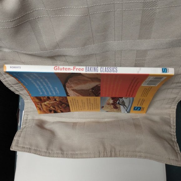 Gluten-Free Baking Classics, book by Annalise G. Roberts - Picture 4 of 7